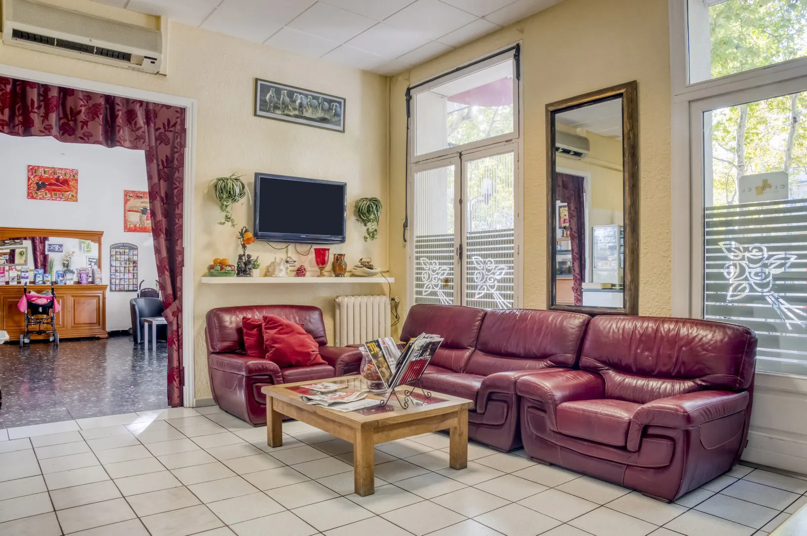(c) Hotel-nimes.net
